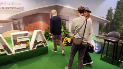 Bolso de Prada, sombrero y espíritu solidario: así ha sido la aparición de la última infanta Elena