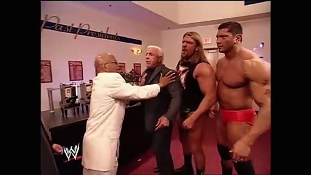 Eddie Guerrero steals Ric Flair’s entry number! - Royal Rumble 2005