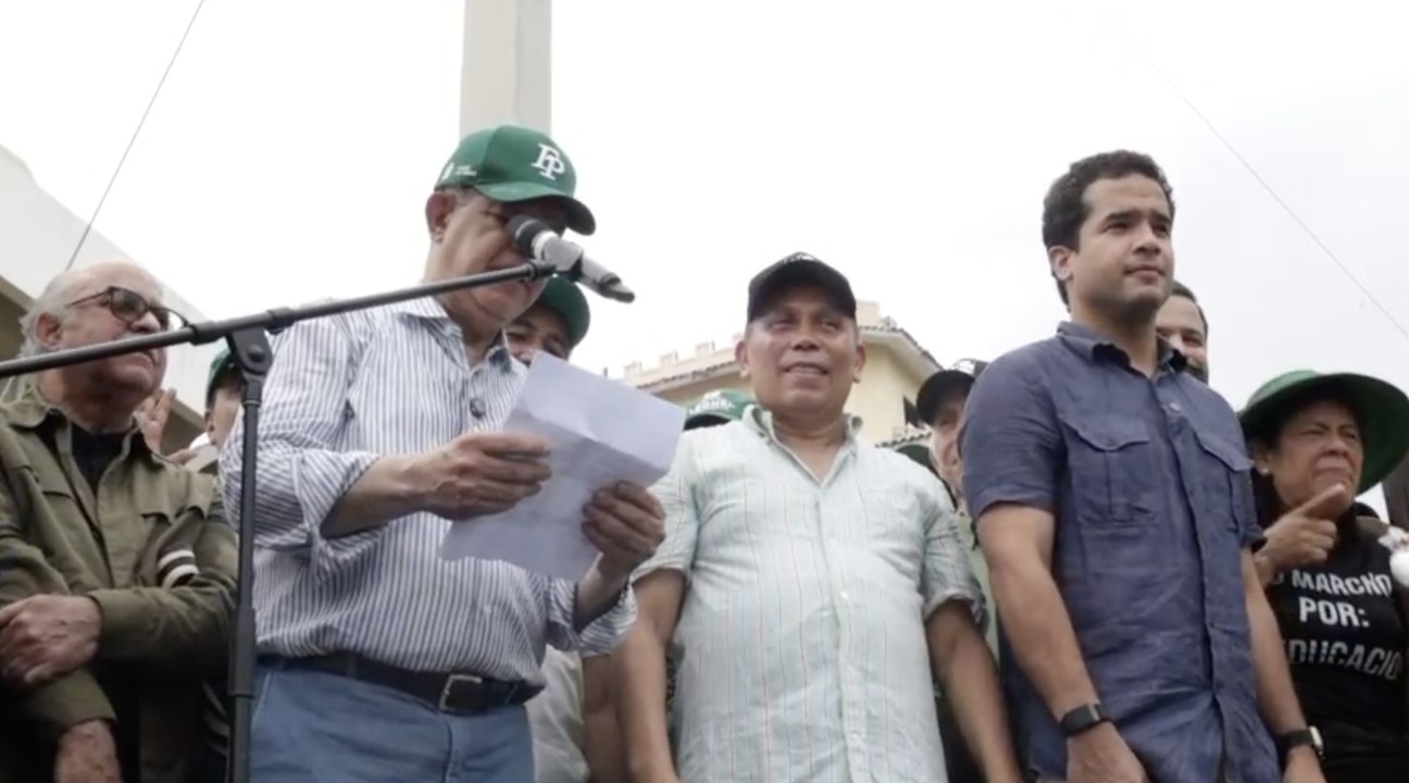 “Que recojan sus maletas porque se van en el 2028”, dice Leonel ante multitud en la Marcha del Pueblo