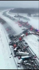 Choque masivo de 45 vehículos en Estados Unidos por tormenta de nieve deja una carretera convertida en caos