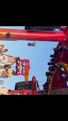 Ivete Sangalo tropeça e quase cai do palco durante show em Salvador