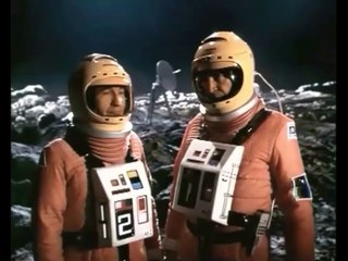 Space 1999 1x03-El sol negro-HD