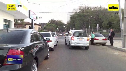 Estacionamiento tarifado: cuidacoches, divididos sobre Parxin