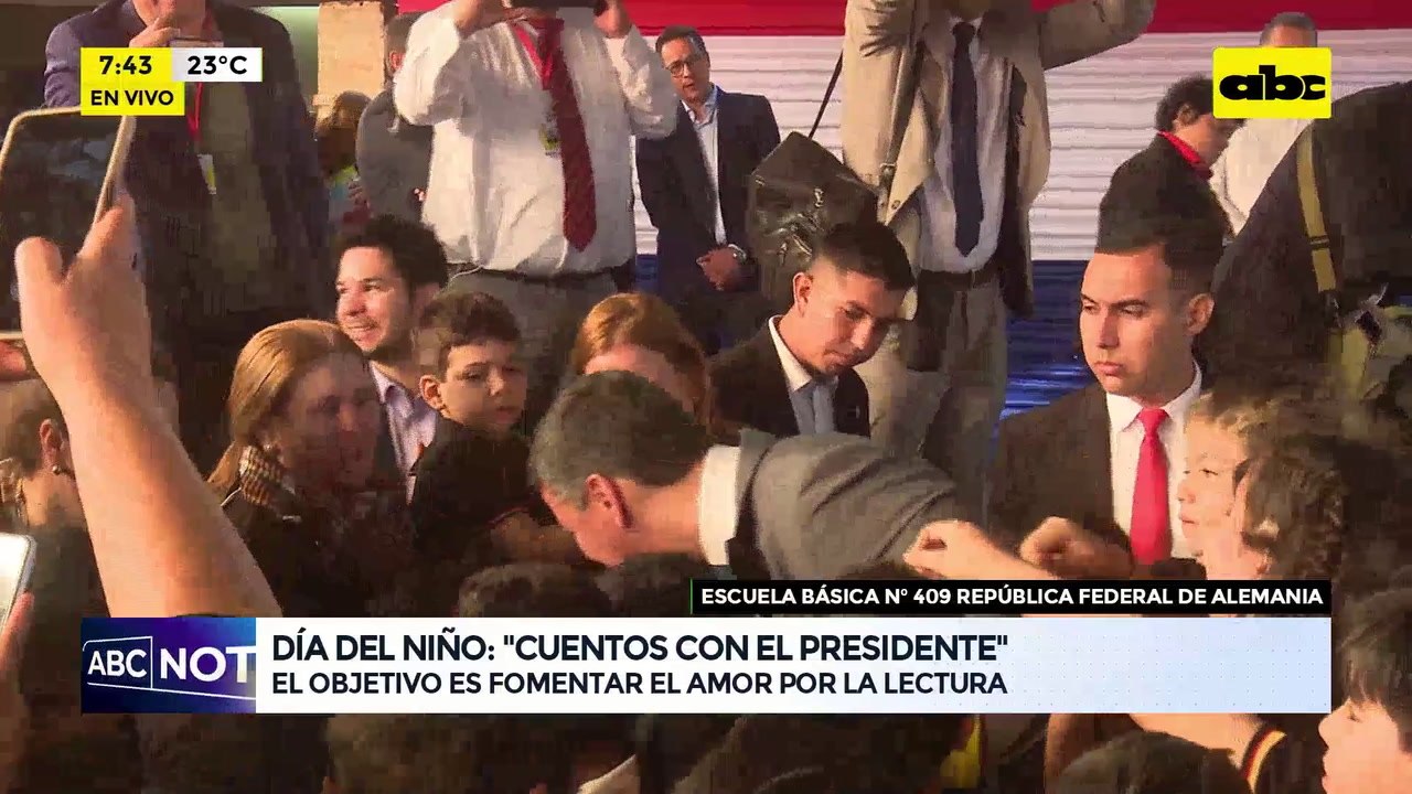 Video: Peña lee cuento a niños en su día y promete trabajar en educación
