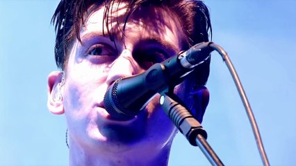 Fake Tales of San Francisco - Arctic Monkeys (live)