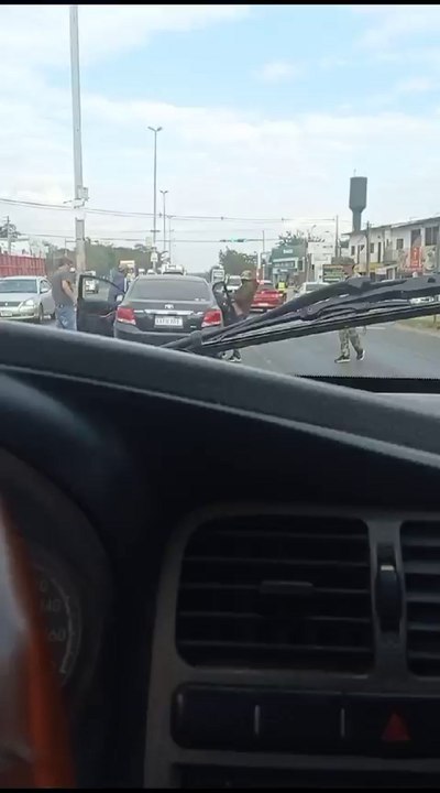 Maleantes asaltan vehículo en M. R. Alonso y roban caudales