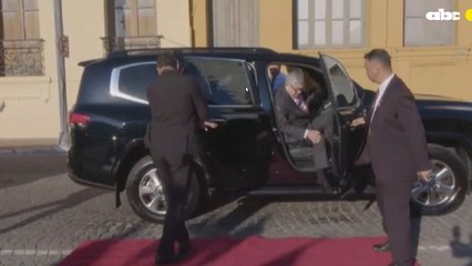 La caída de la mamá de Santiago Peña al llegar al Palacio de Gobierno