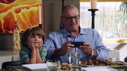 'Modern Family' Cast Gets Raises as Show is Renewed for Two More Seasons | THR News