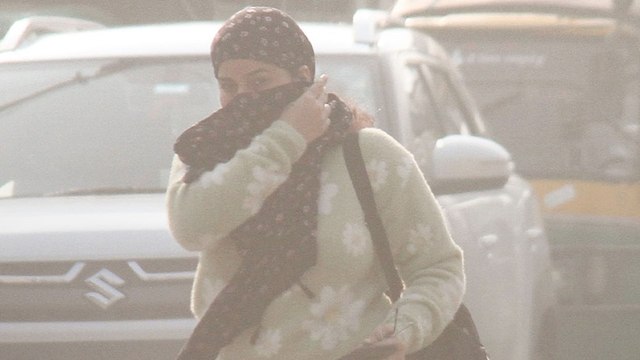 सर्दी और प्रदूषण के 'डबल अटैक' से बेहाल हुई Delhi