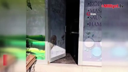 Masaj salonunda fuhuş baskını! 9 kadın gizli bölmeden çıktı