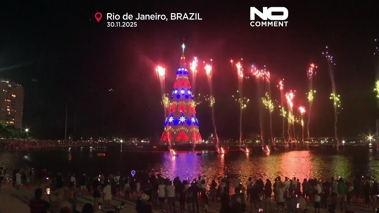 Rio de Janeiro, au Brésil, dévoile un sapin de Noël flottant