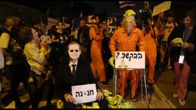 Israele, proteste sotto casa di Herzog: No alla grazia a Netanyahu