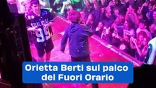 Orietta Berti sul palco del Fuori Orario: il video