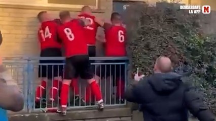 Salvaje pelea en el fútbol aficionado: puñetazos en el campo y paliza en los vestuarios