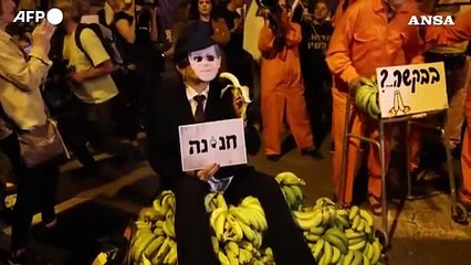 Centinaia d'israeliani protestano contro la richiesta di grazia di Netanyahu