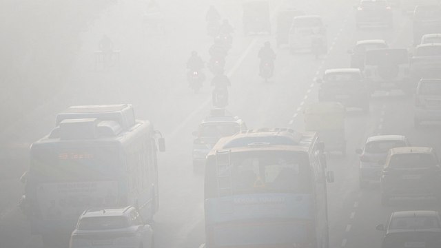 Delhi-NCR Air Pollution: AQI गंभीर स्तर पर, रिपोर्ट अलर्ट