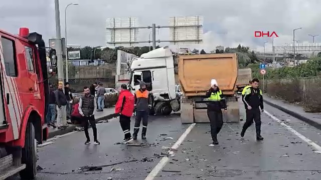 Sancaktepe’de kayganlaşan yolda kamyonet hafriyat kamyonuna çarptı: 1 ölü