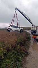 Sinop’ta otomobil tarlaya uçtu