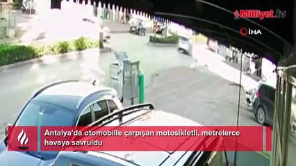 Metrelerce havaya savruldu! Motosiklet sürücüsü...