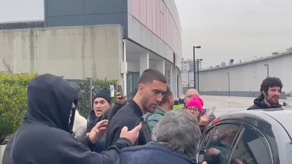 Vlahovic al JMedical: il serbo saluta i tifosi con foto e autografi