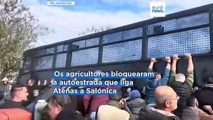 Agricultores intensificam manifestações com novos bloqueios de estradas na Grécia