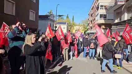 Concentración convocada por CCOO ante las puertas de la Patronal en Guadalajara