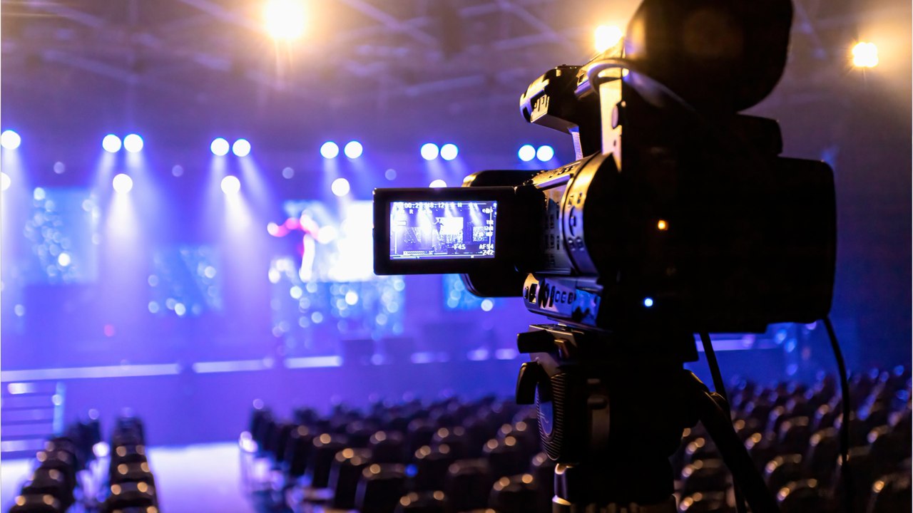 "Il n’y a qu’une seule personne à qui j’en veux": Jean-Pierre Foucault révèle le nom de cet homme des médias avec qui il est toujours en froid