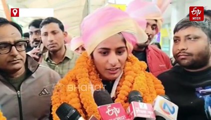 थाईलैंड में सिल्वर मेडल जीतने के बाद वाराणसी पहुंची हैंडबॉल खिलाड़ी सुमन यादव, बोली- एशिया लेवल खेलना लक्ष्य