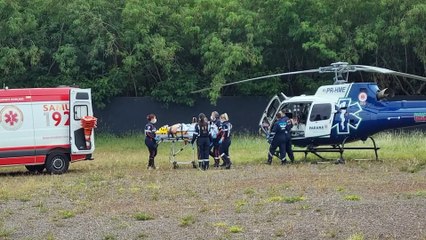 Vítima de acidente com mortes na BR-277 é trazida de helicóptero a Cascavel