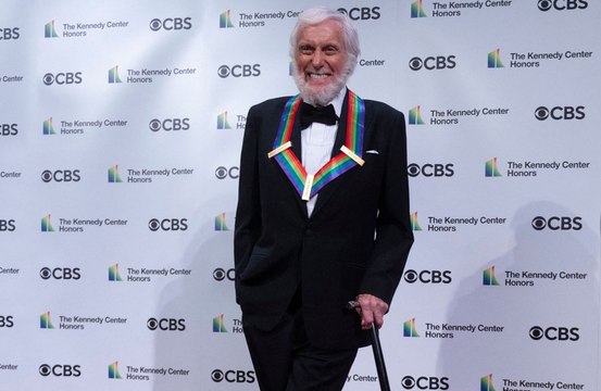 Dick Van Dyke: Kinder 'wahrscheinlich vernachlässigt', um berühmt zu werden