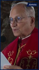 Le pape Léon XIV prie sur la tombe de saint Charbel