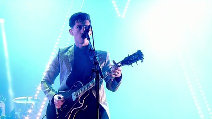 Don't Sit Down 'Cause I've Moved Your Chair - Arctic Monkeys (live)
