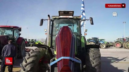 Yunanistan'da çiftçiler Atina-Selanik yolunu trafiğe kapattı