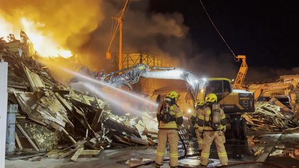 서귀포 폐목재 야적장에서 불...대응 1단계 발령 / YTN
