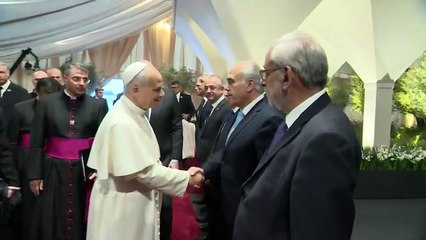 El papa León XIV llega a Líbano con llamado a la “reconciliación” y a permanecer en el país