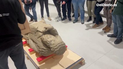 Llegan a Santiago las estatuas de los profetas del Pórtico de la Gloria que la Justicia obligó a la familia Franco a devolver