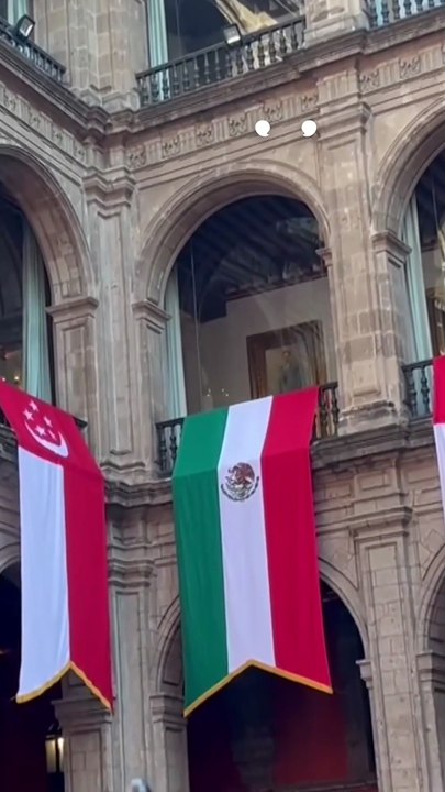 La presidenta Claudia Sheinbaum recibe al presidente de Singapur en Palacio Nacional para atraer más inversión de Asia.  La visita de Tharman Shanmugaratnam formaliza la apertura de la Embajada de Singapur en México. ¡Un paso clave para el comercio!  La r