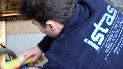 4 Su Depo Temizliği Dıştan içe temizlik kapaktan başlamalı