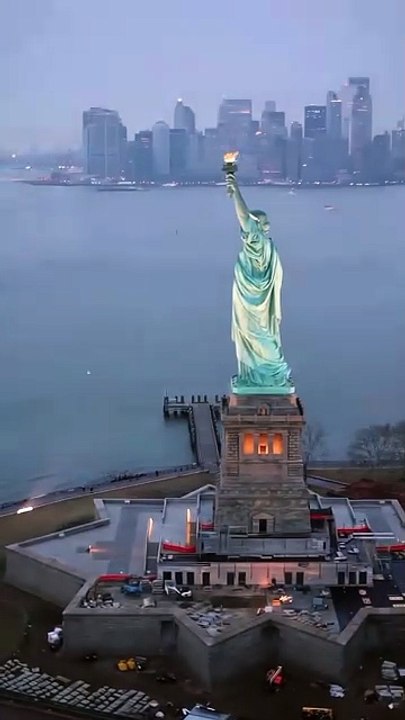 New York City view 🇱🇷 united state of USA 🗽_newyorkcity _💫🗽🇱🇷🗽🇱🇷  TikTok team don_t under review my video(MP4)