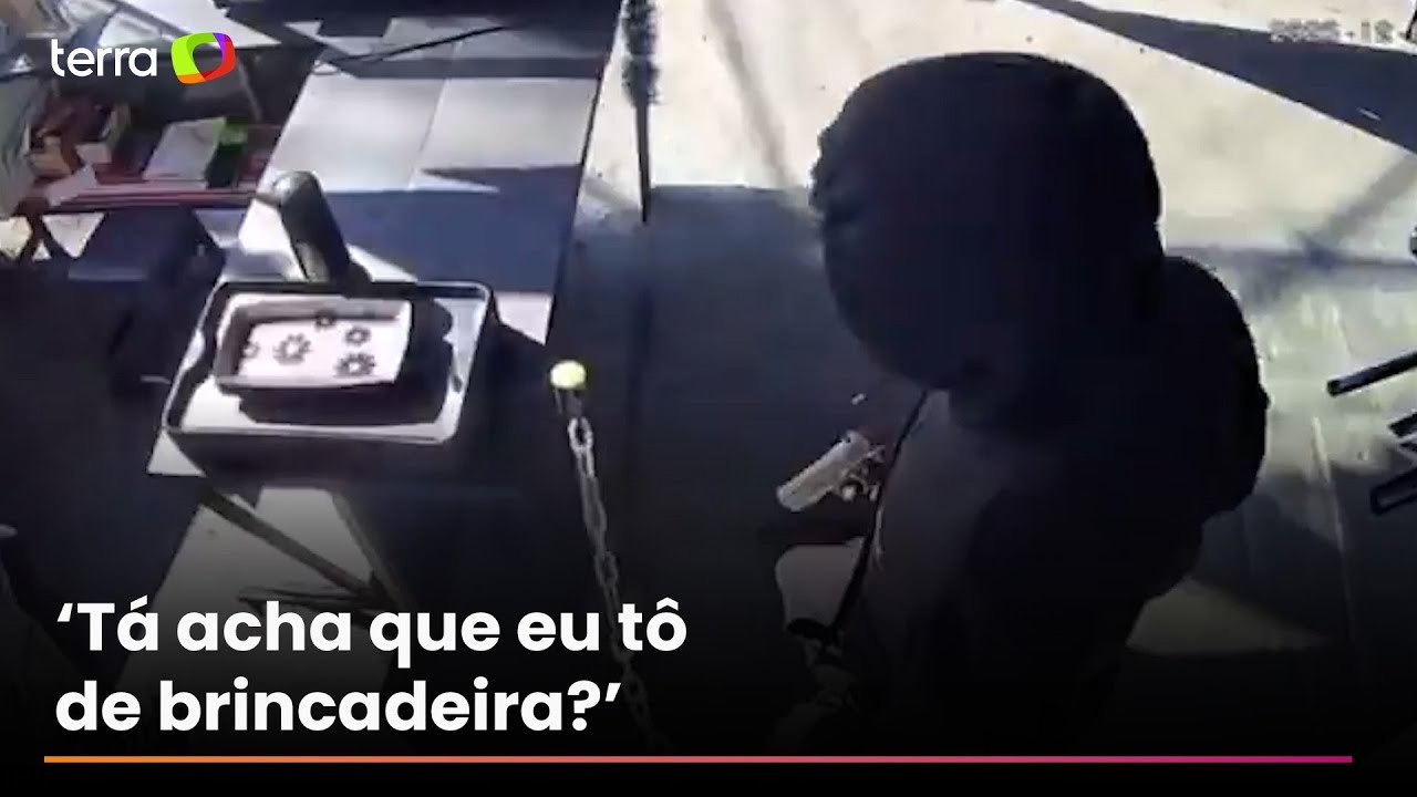 Homem atira com duas armas contra ex-mulher em pastelaria de SP