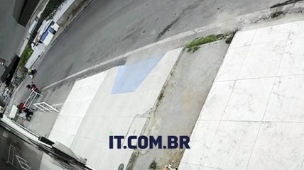 VÍDEO mostra pai abandonando bebê morto em sacola de lixo em Alagoas