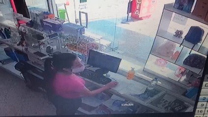 Violento asalto a una farmacia de San Antonio