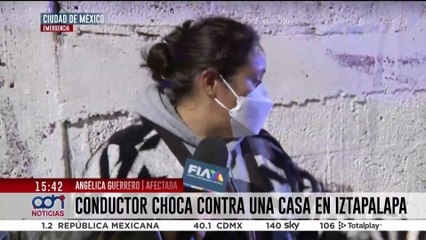 Camioneta de lujo se impacta contra una casa en Iztapalapa