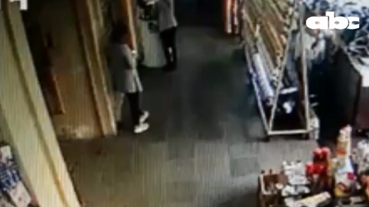 Comerciante es víctima de descuidista, pero lue...