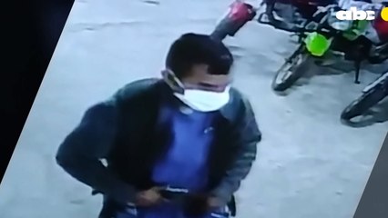 Buscan identificar a ladrón que robó una moto de un supermercado
