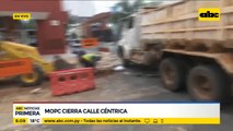 Calle céntrica cerrada por trabajos de cambio de tuberías