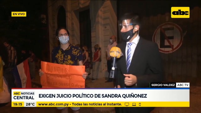 Manifestantes piden juicio político de Sandra Quiñónez