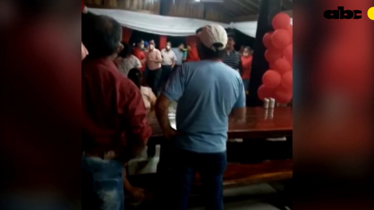 Aglomeración en la estancia del diputado Cuevas, celebrando su liberación