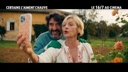 Certains l'aiment chauve: Trailer HD