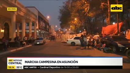 Campesinos marchan en Asunción